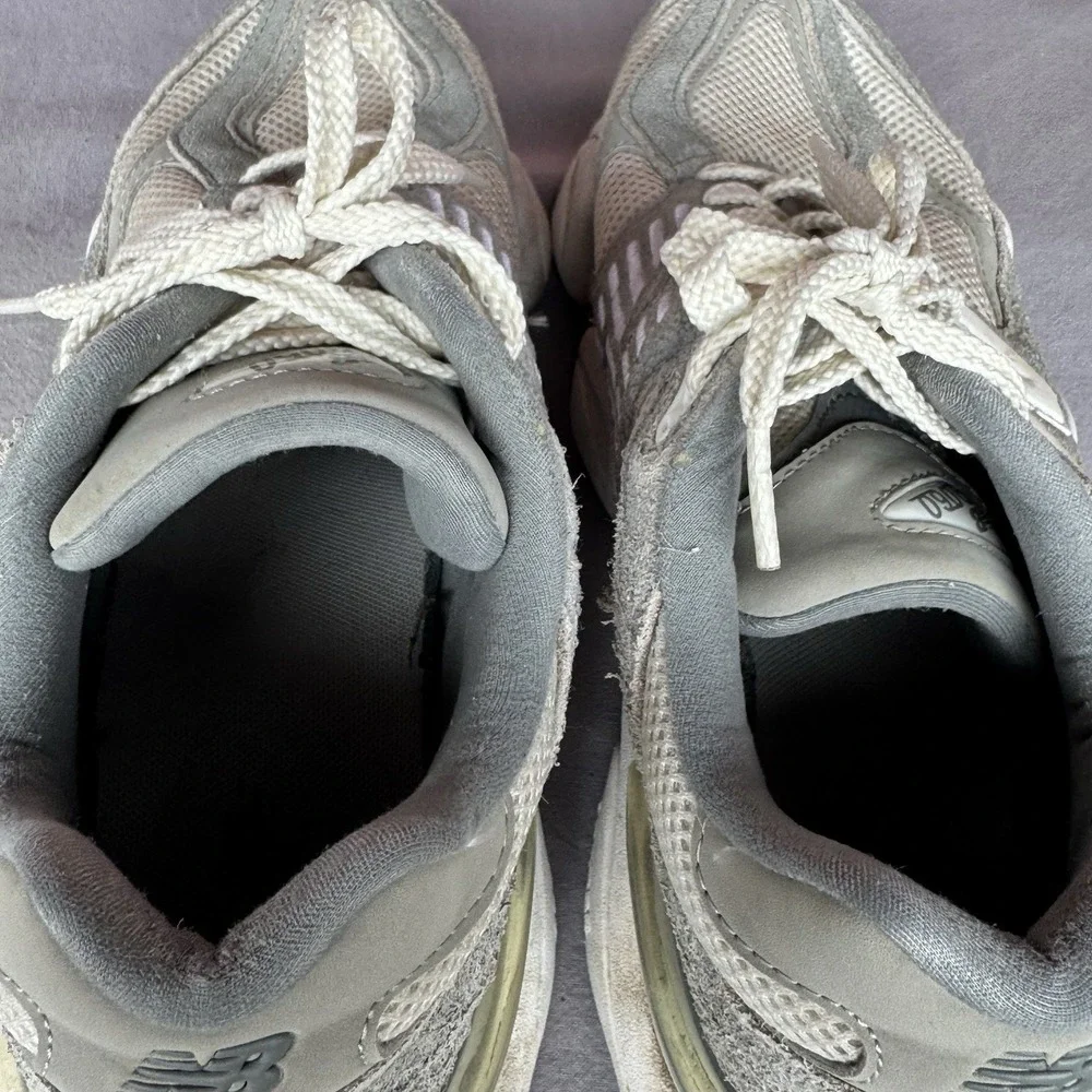 Size‎ M8.5/W10 - New Balance 9060 Grey White U9060YGA